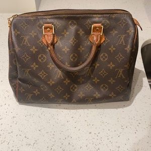Authentic LOUIS VUITTON Speedy